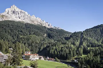 Aktivurlaub in Obereggen: Kletter und Bike Camps in den Dolomiten : Maria Adventure Family Hotel & Lodge